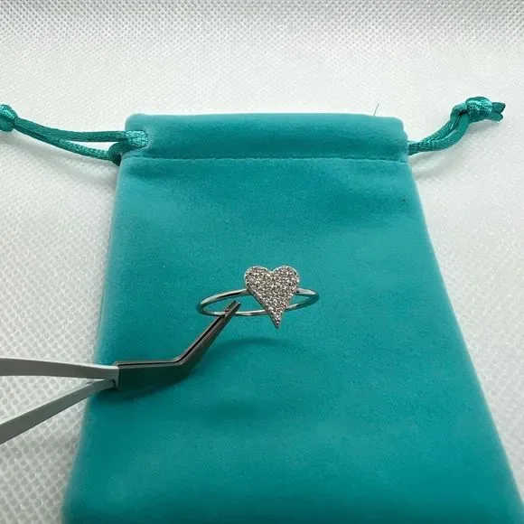 Sterling silver heart ring with cubic zirconia stones - Picture 3 of 5